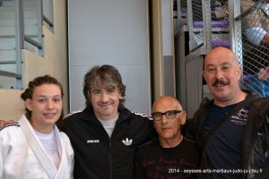 Marie Fernandez, encadrée par maîtres Xavier Métayer et Daniel Marais et accompagnée de son père, lors des championnats de France cadet.