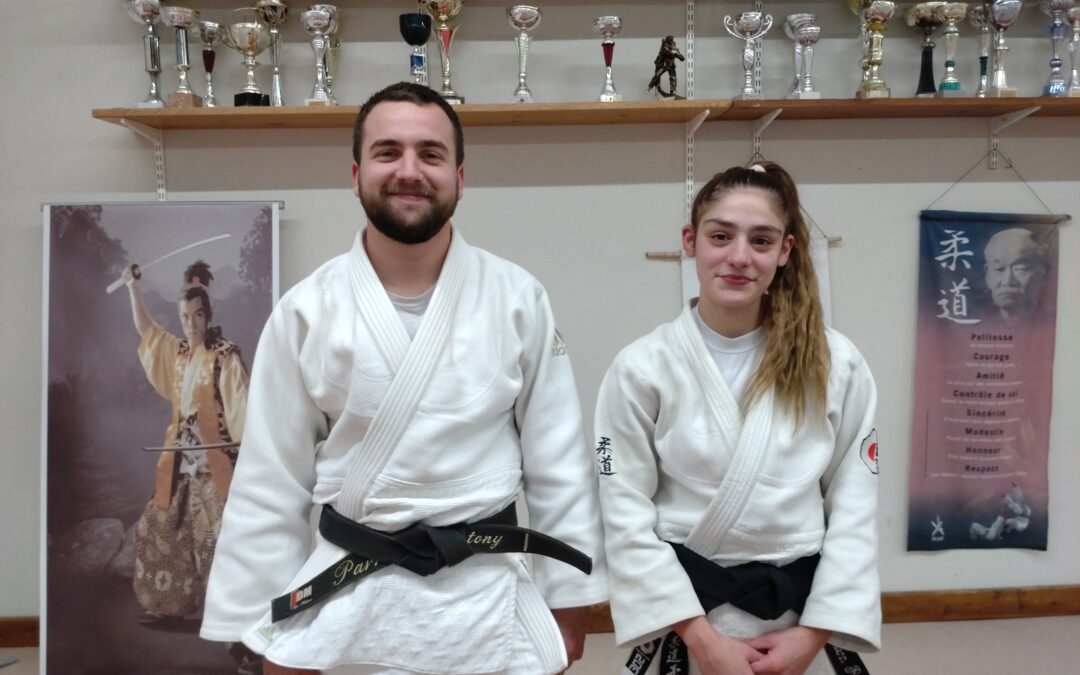 De gauche à droite les professeur de judo de l'antenne du Lherm Antony Parra et Nolwenn Raud